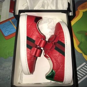 100% Authentic! Gucci Signature Sneakers with Web